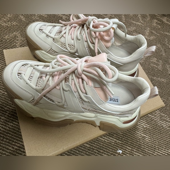 Steve Madden sneakers - Picture 2 of 6